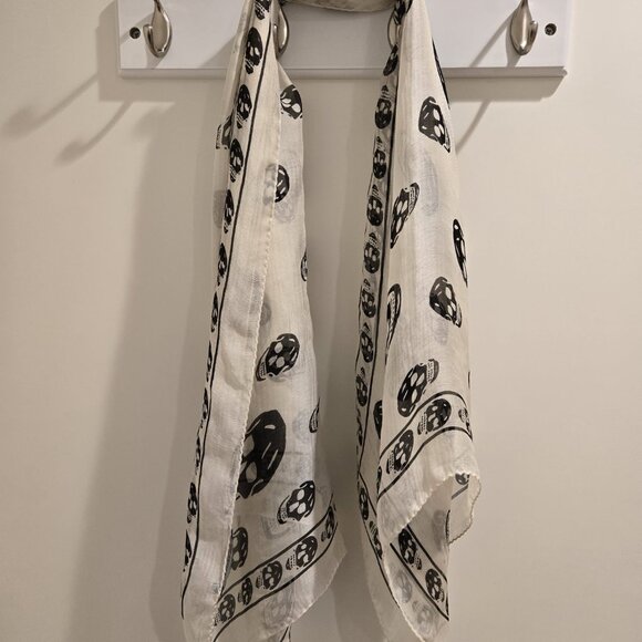 Alexander McQueen Skull Silk Scarf - Picture 7 of 10